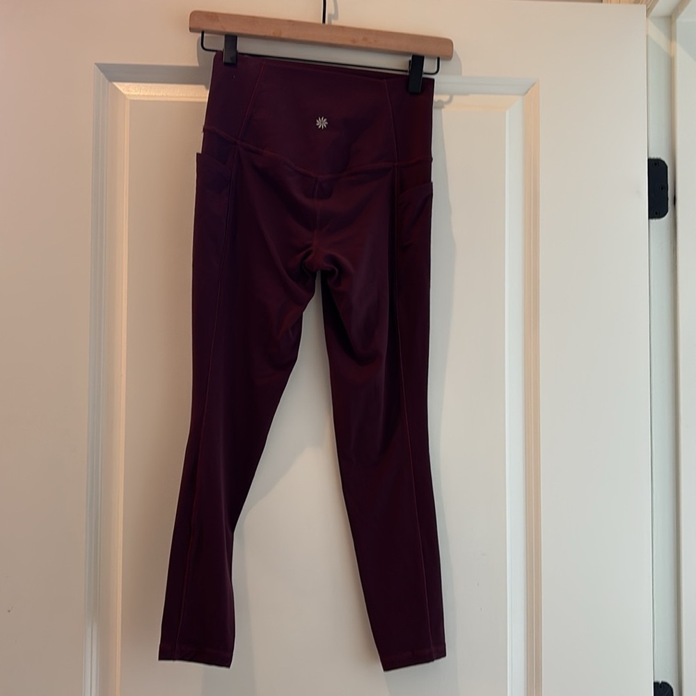 Athleta maroon Salutation Stash 7/8 tight. Size XS - Picture 4 of 6